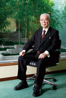 創業者・代表取締役会長 御器谷 俊雄