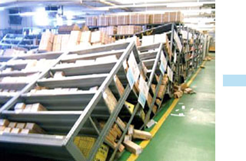 Right after the earthquake: Shelves fell over and products were scattered on the floor(TOCHIGI NITTO KOHKI)