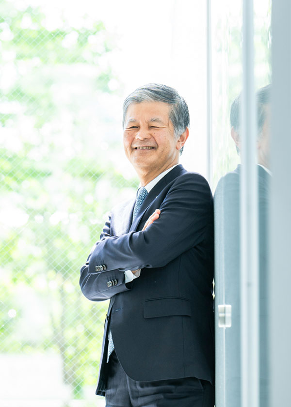 代表取締役社長小形明誠の上半身写真